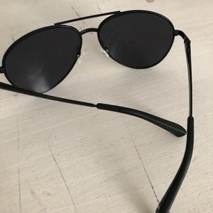 Black wire frame aviators